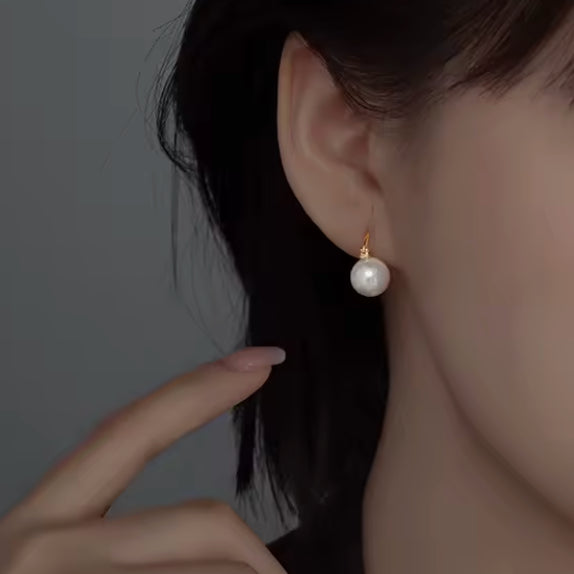 Alexandra Pearl Earrings - Silver