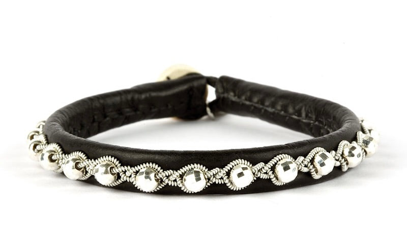 Tyri Facet Sølvperler Sort