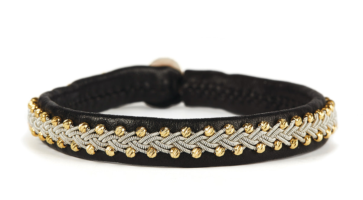 Inga Facet Guldperler Sort