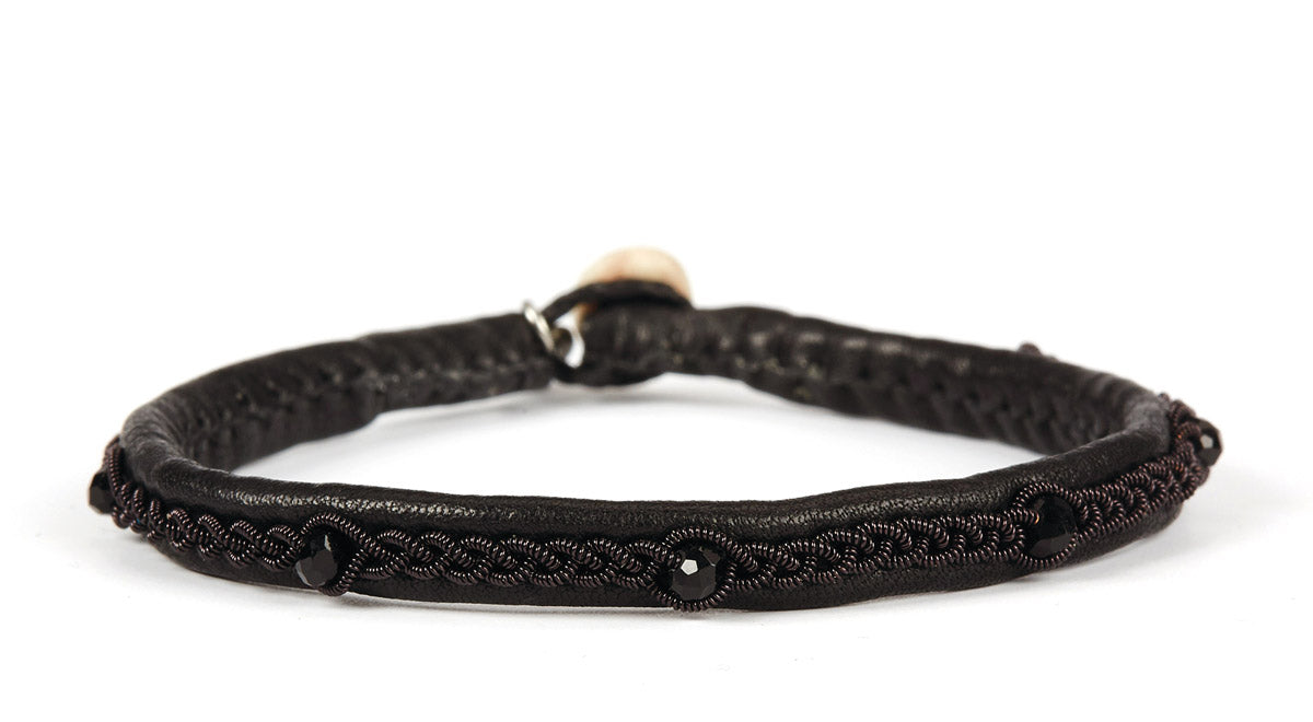 Victoria Crystal Black - Sort tråd